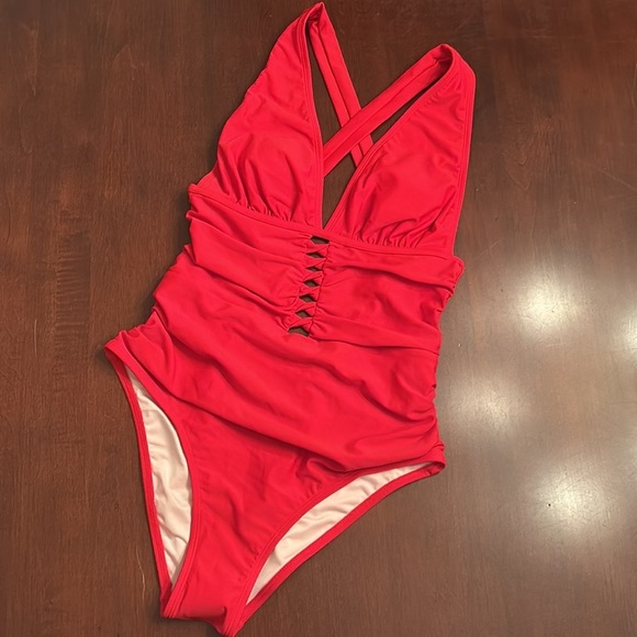 Brand New Cupshe Red One-Piece Swimsuit Cutouts V-Neck Criss Cross Tie Back - Picture 16 of 16